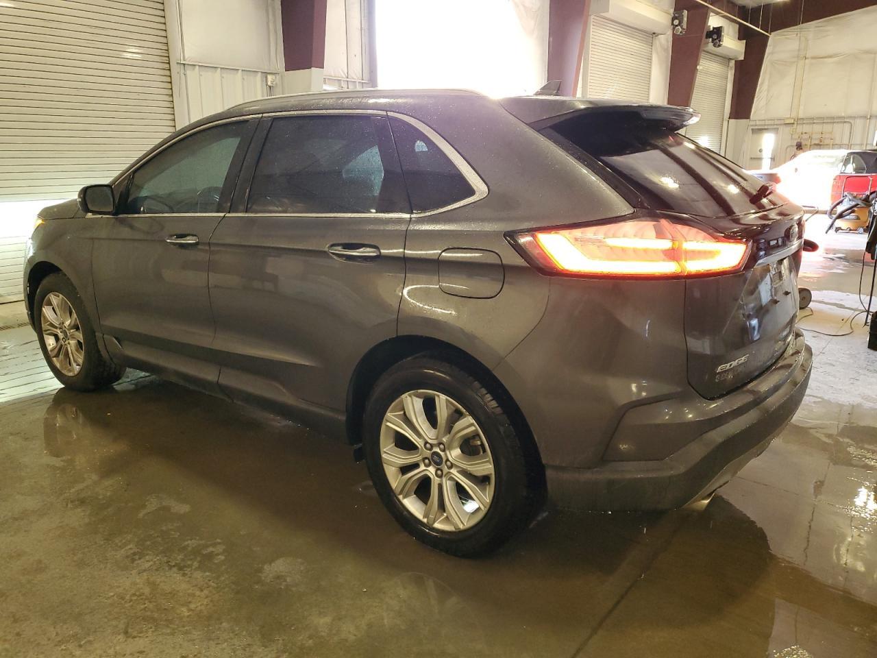 2020 Ford Edge Titanium - Image 2