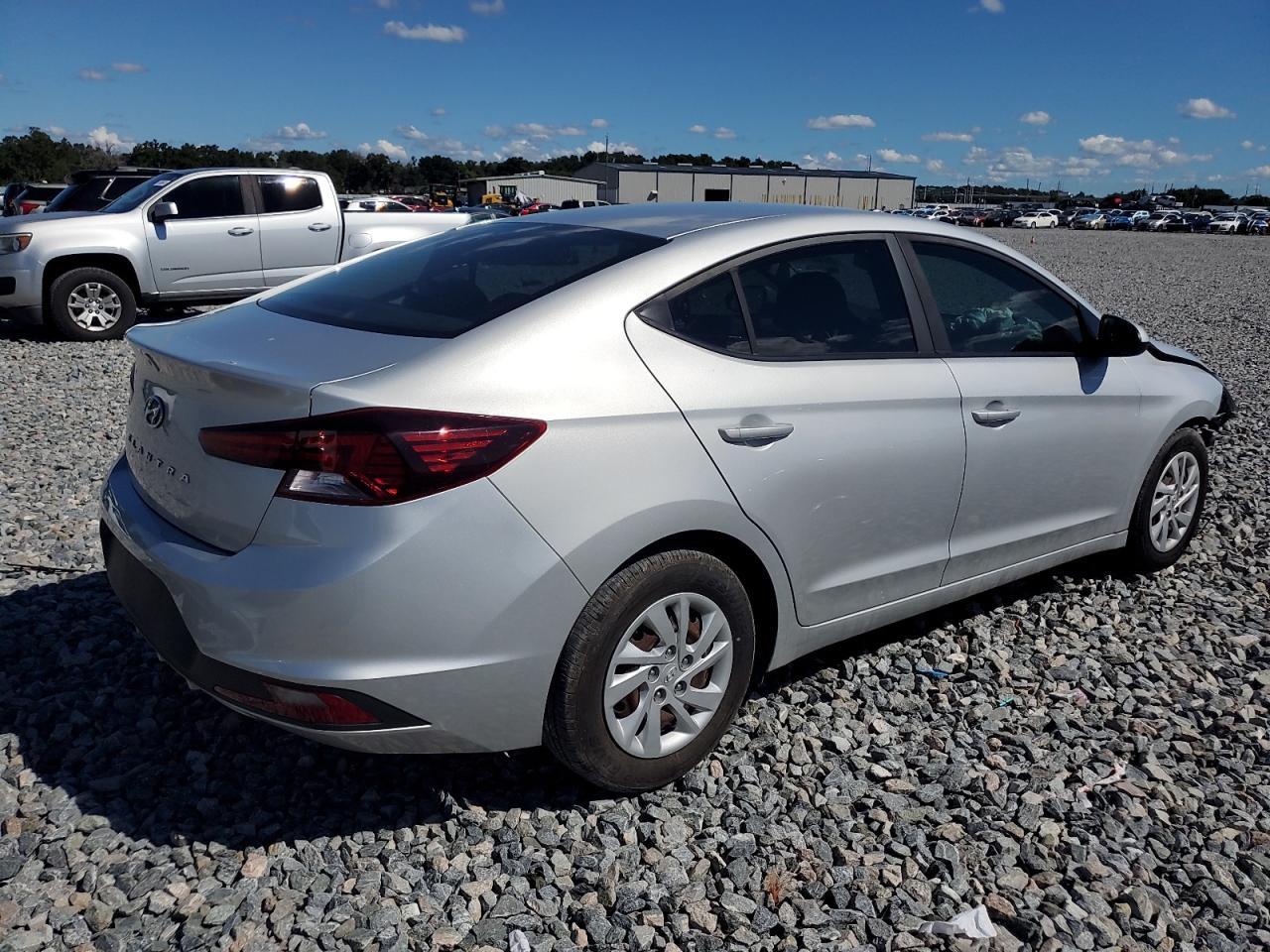 2019 Hyundai Elantra Se - Фото 3