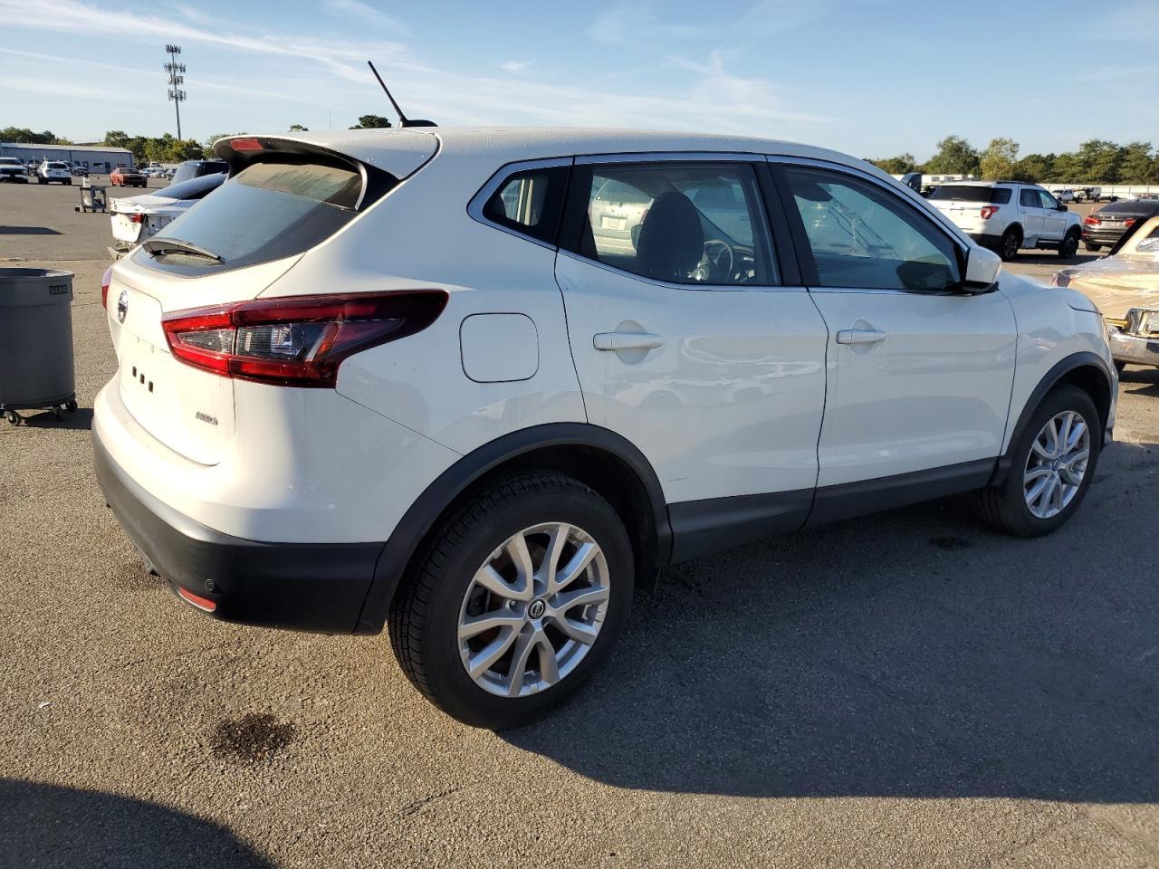 2021 Nissan Rogue Sport S - Image 3