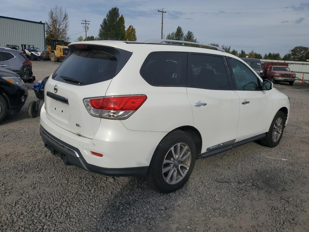 2013 Nissan Pathfinder S - Image 3