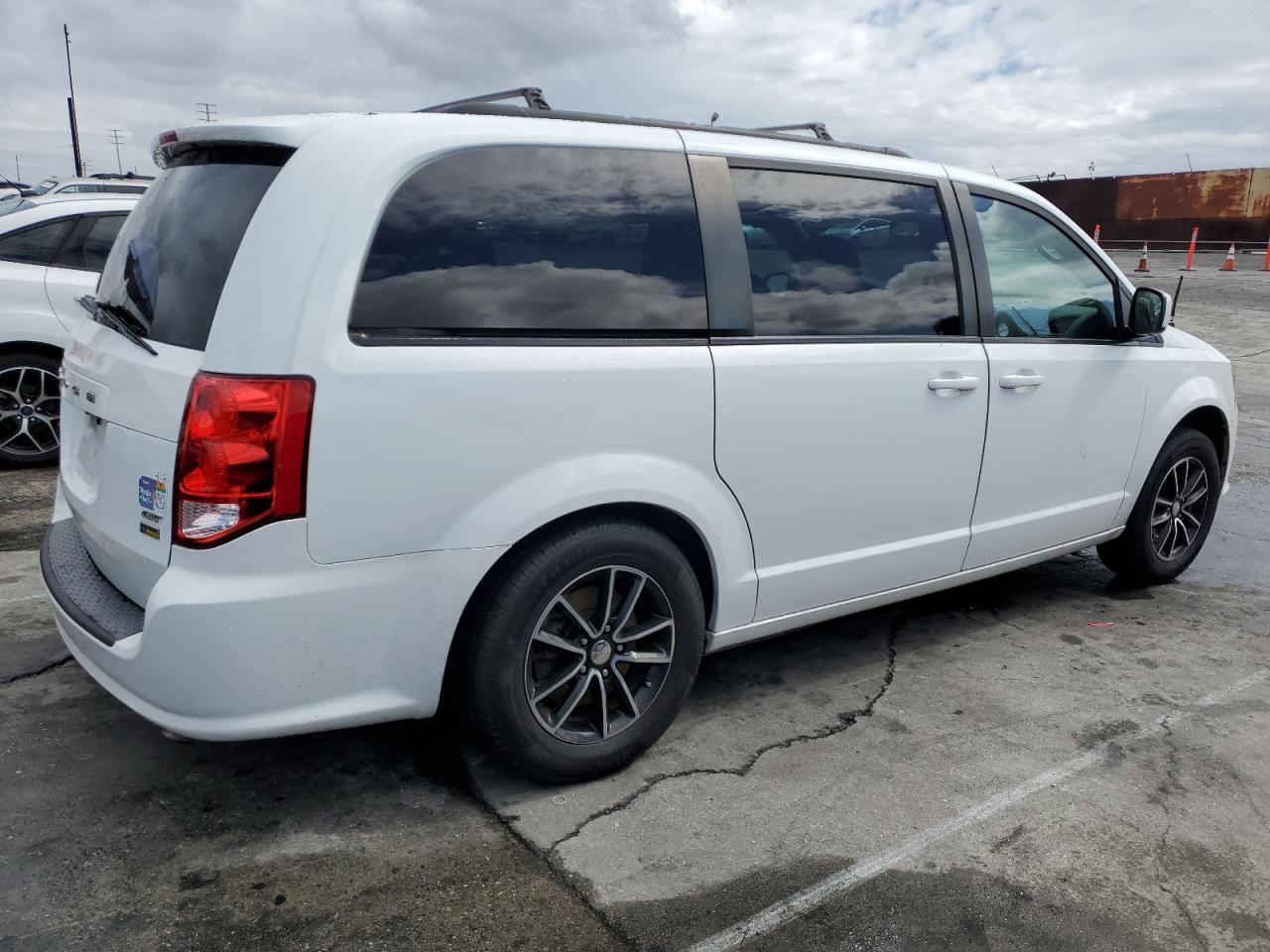 2018 Dodge Grand Caravan Gt - Image 3