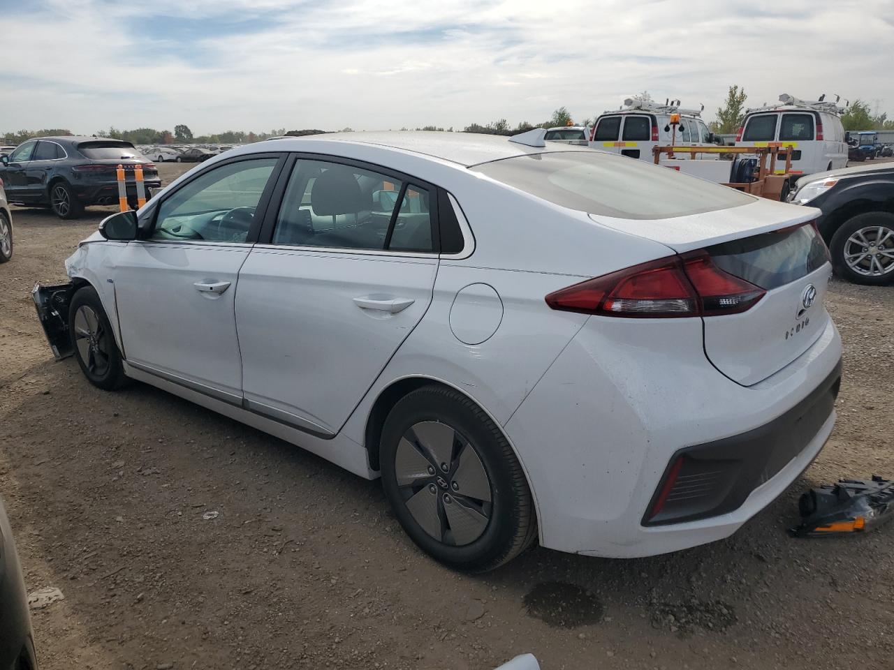 2020 Hyundai Ioniq Se - Фото 2