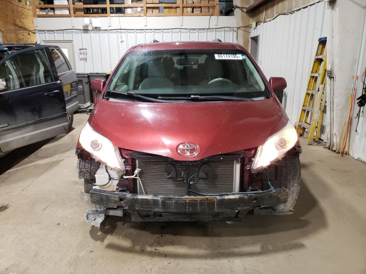 2011 Toyota Sienna Le - Image 5