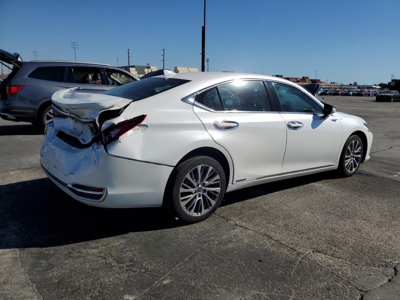 2019 Lexus Es 300H - Фото 3