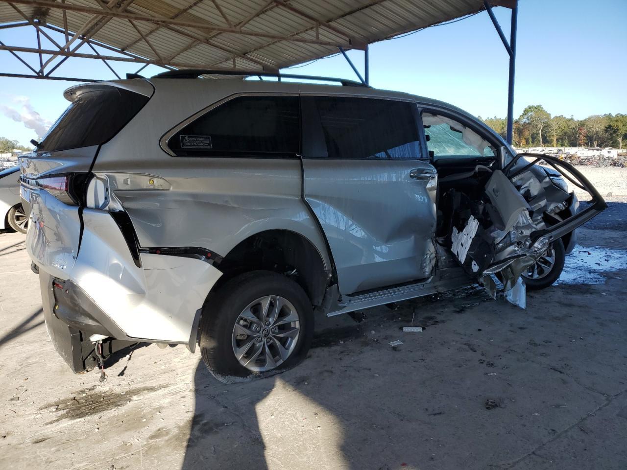 2021 Toyota Sienna Xle - Фото 3