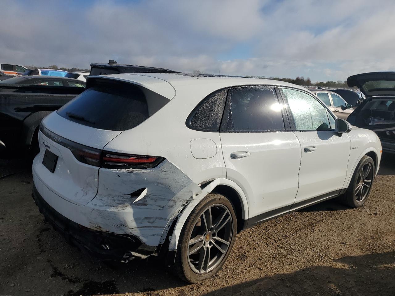 2022 Porsche Cayenne E-Hybrid - Фото 3