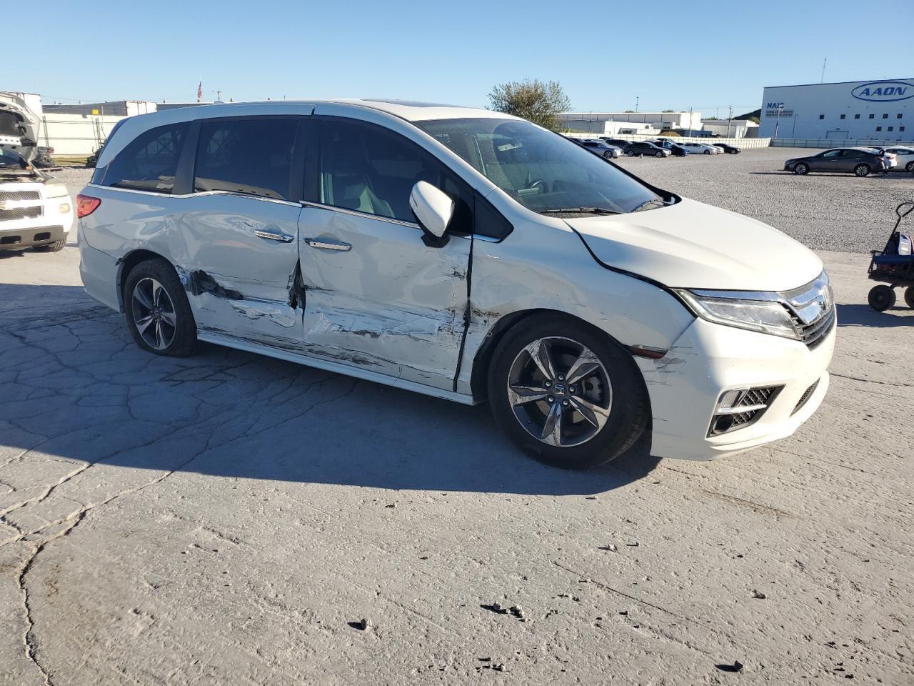 2019 Honda Odyssey Touring - Image 4