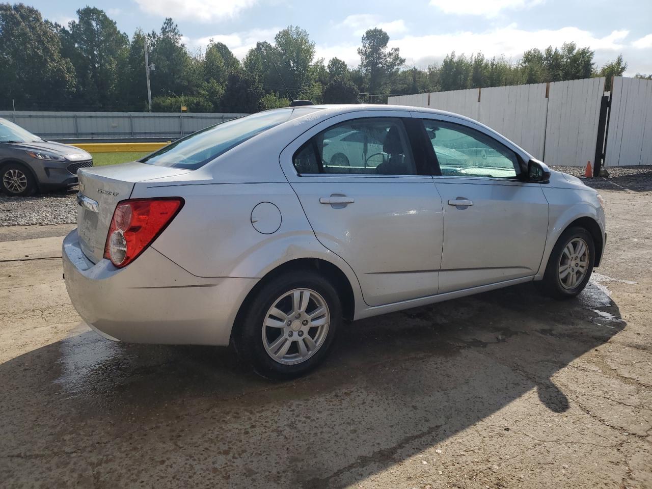 2016 Chevrolet Sonic Lt - Фото 3