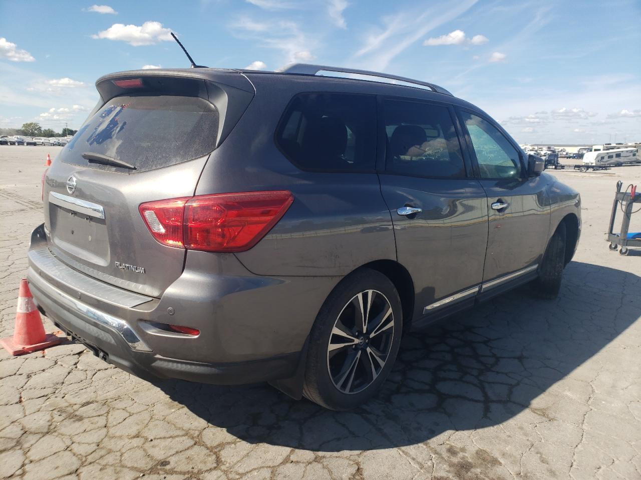 2017 Nissan Pathfinder S - Image 3