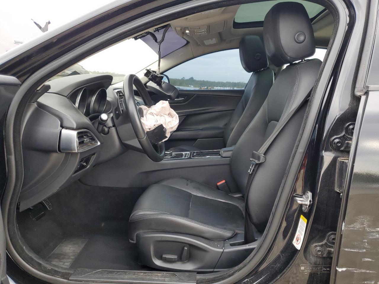 2018 Jaguar Xe - Image 7