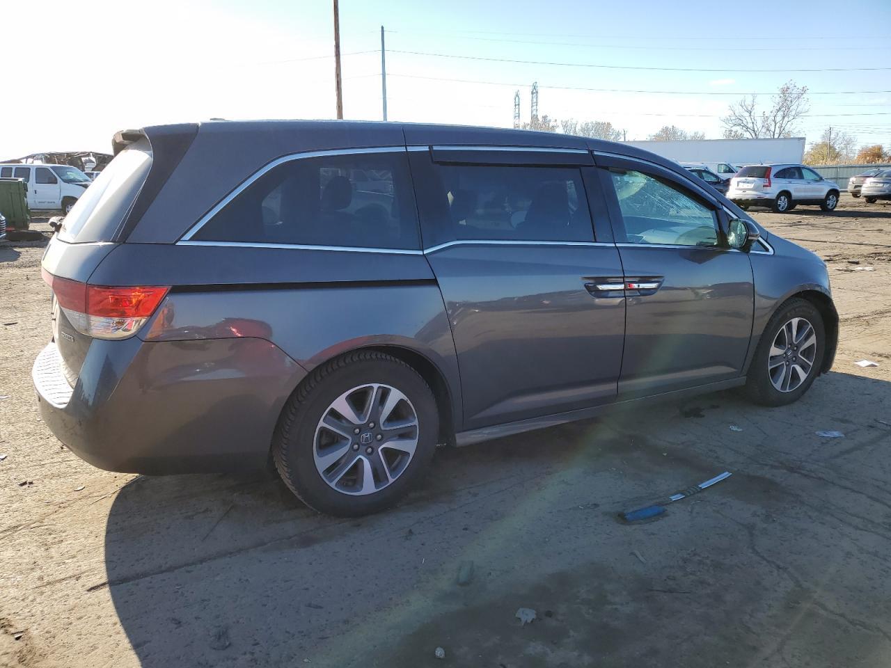 2015 Honda Odyssey Touring - Фото 3