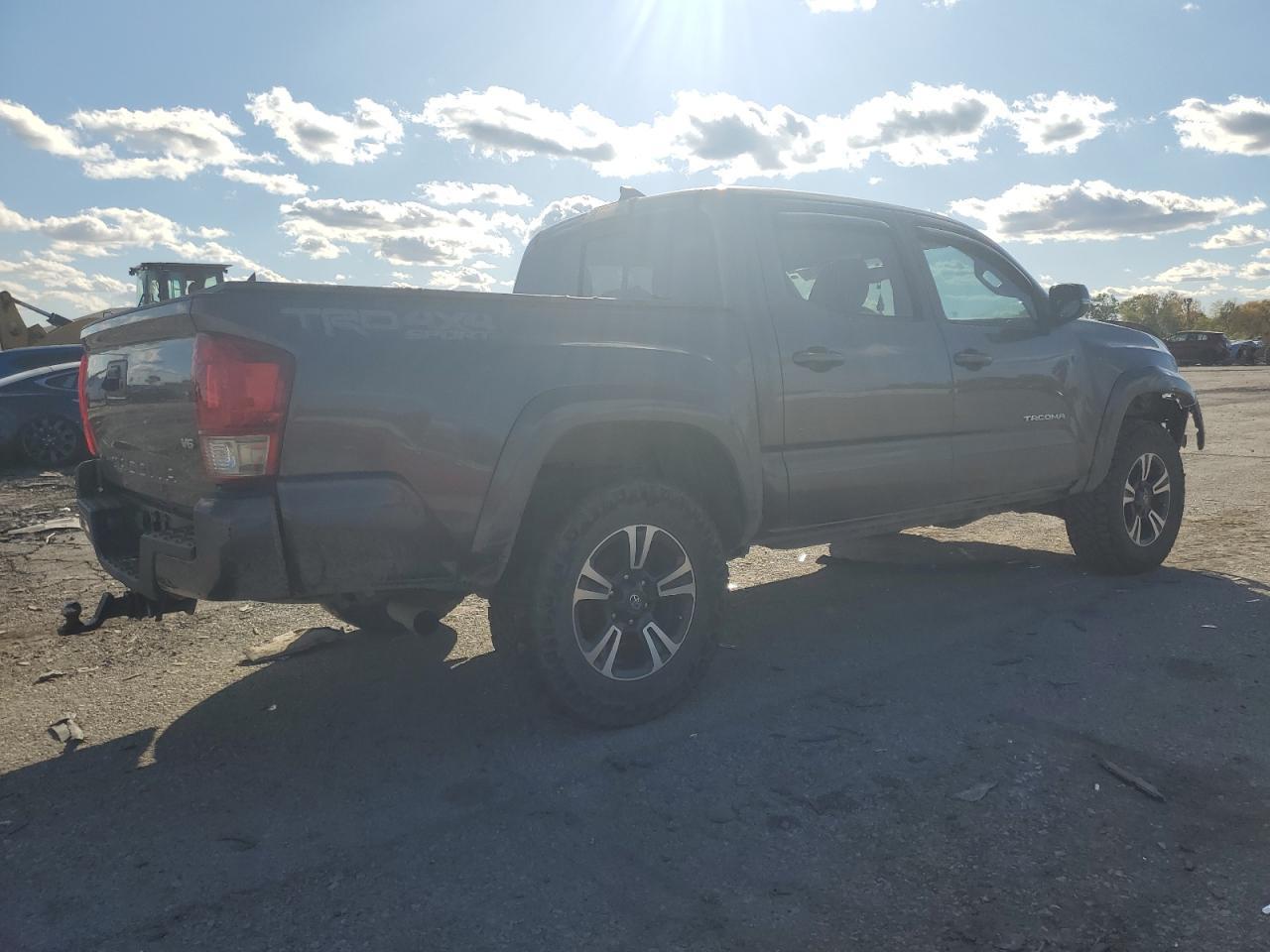 2017 Toyota Tacoma Double Cab - Image 3