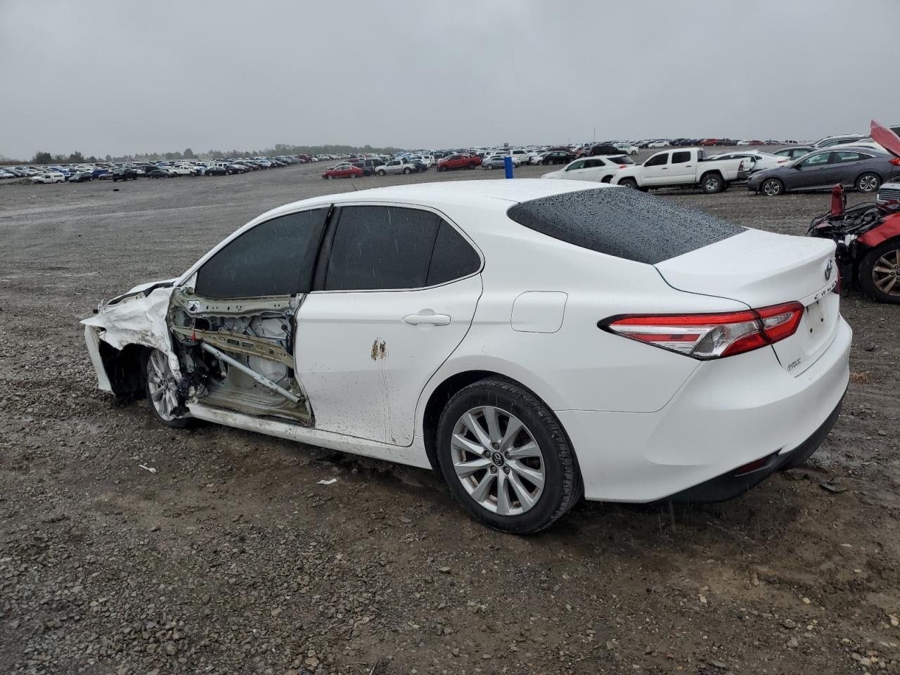2018 Toyota Camry L - Фото 2