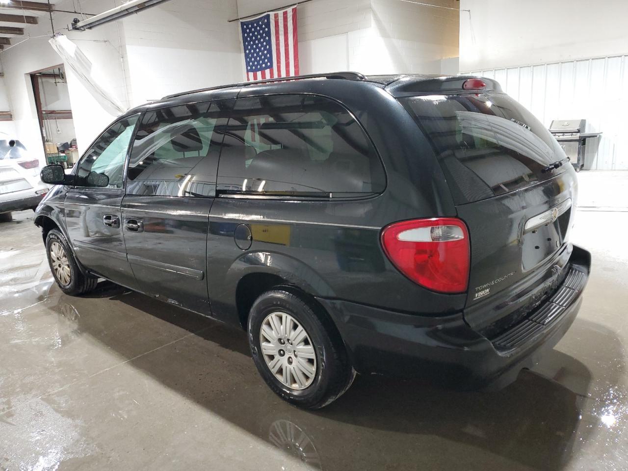 2007 Chrysler Town & Country Lx - Image 2