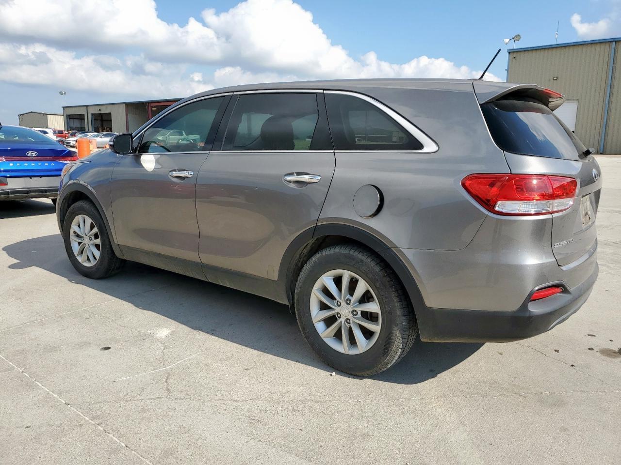 2018 Kia Sorento Lx - Image 2
