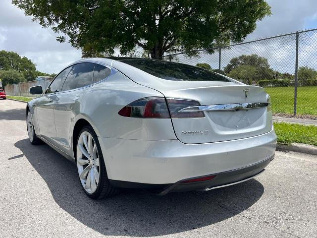 2012 Tesla Model S - Фото 2