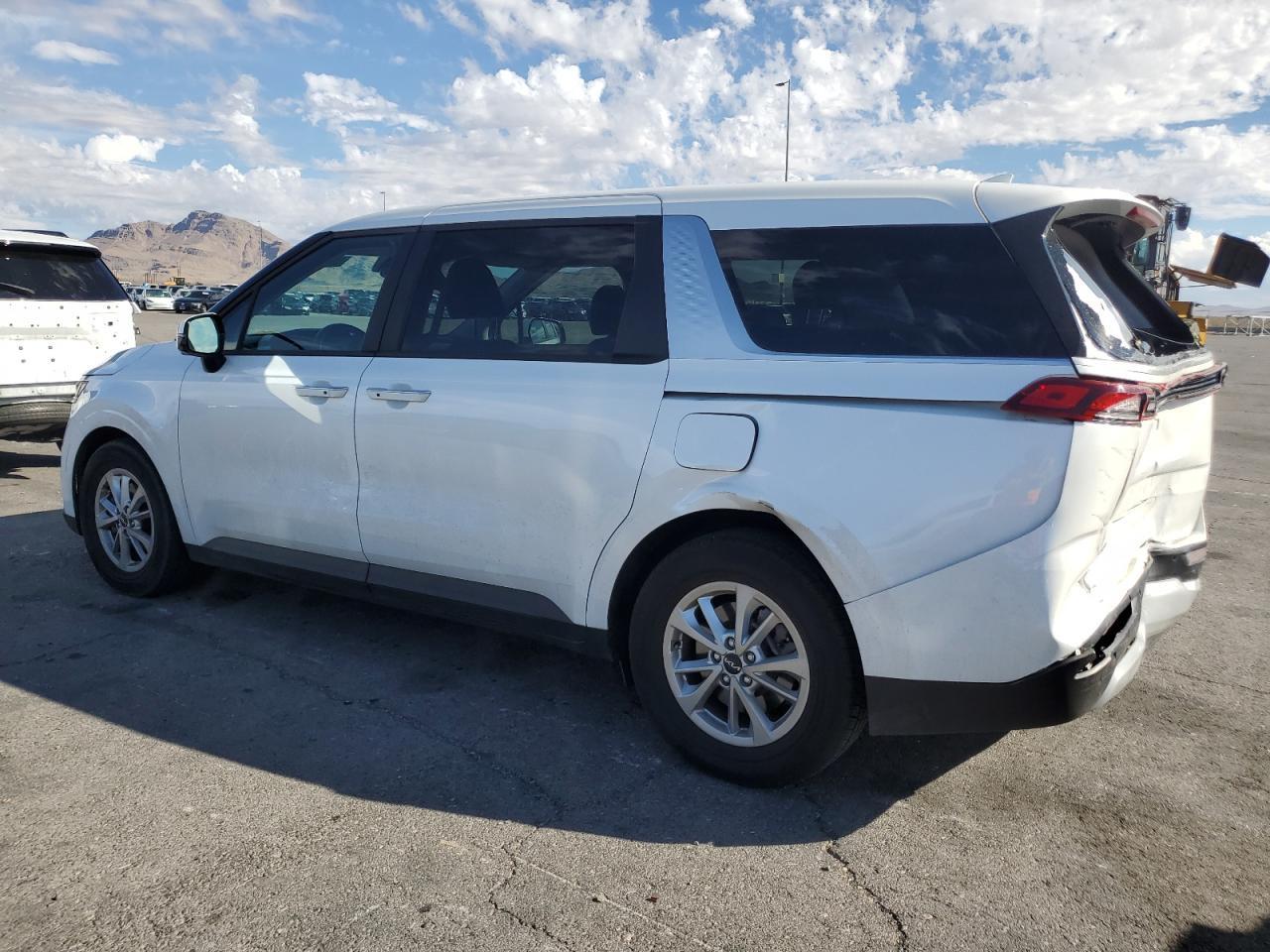 2022 Kia Carnival Lx - Image 2