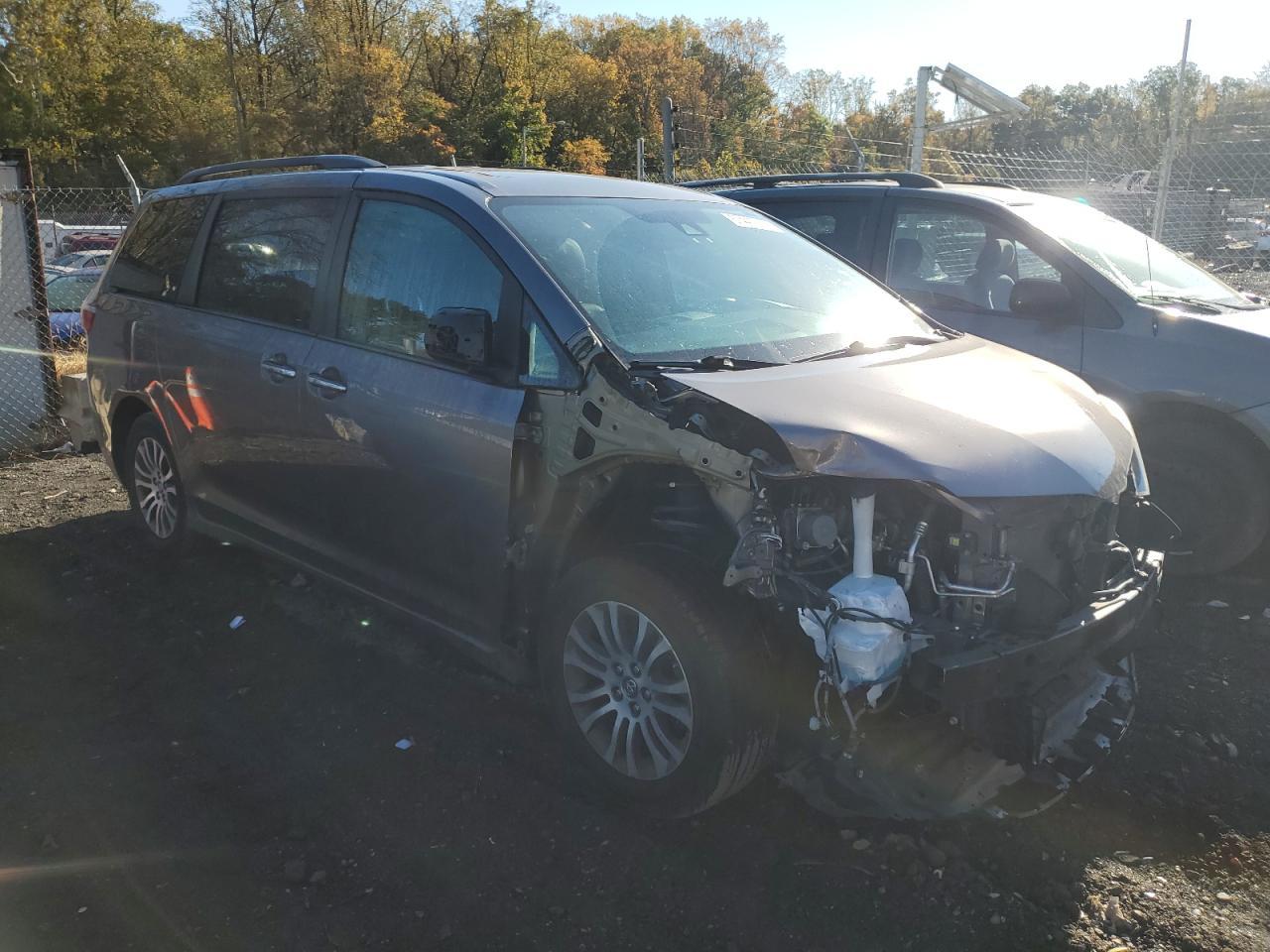 2019 Toyota Sienna Xle - Фото 4