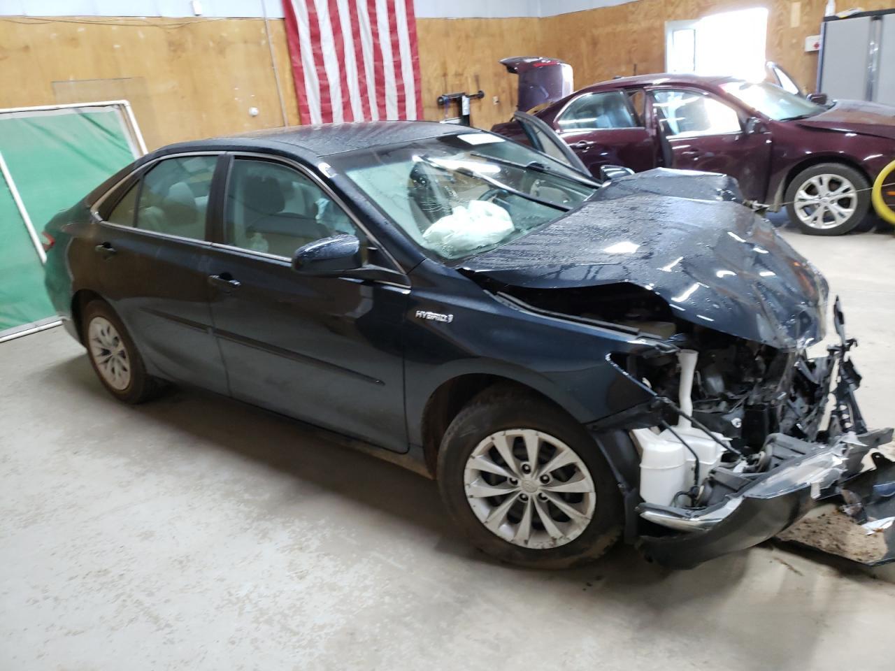 2016 Toyota Camry Hybrid Le - Image 4