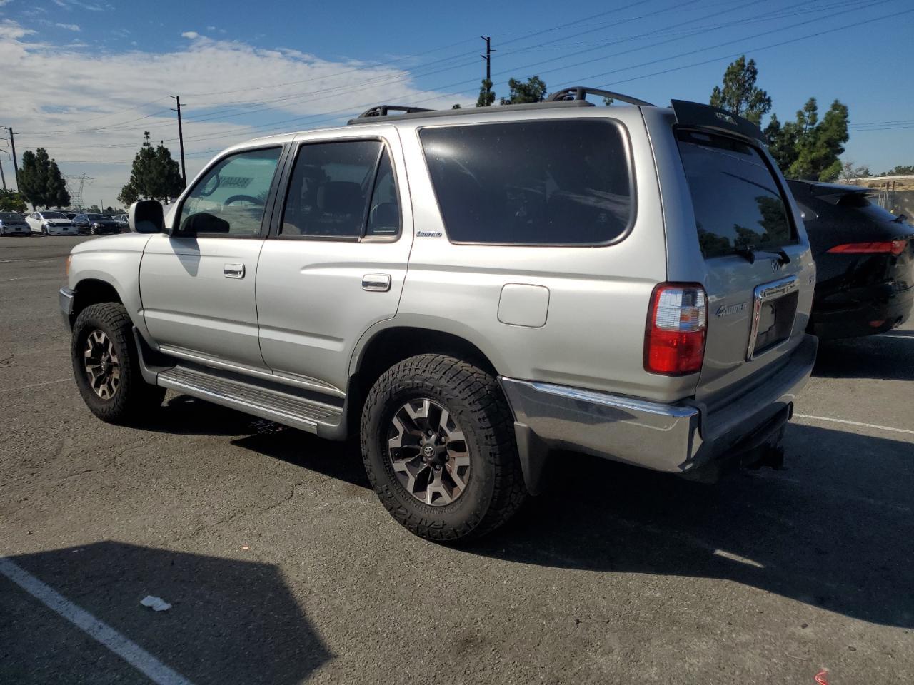 2002 Toyota 4Runner Sr5 - Image 2