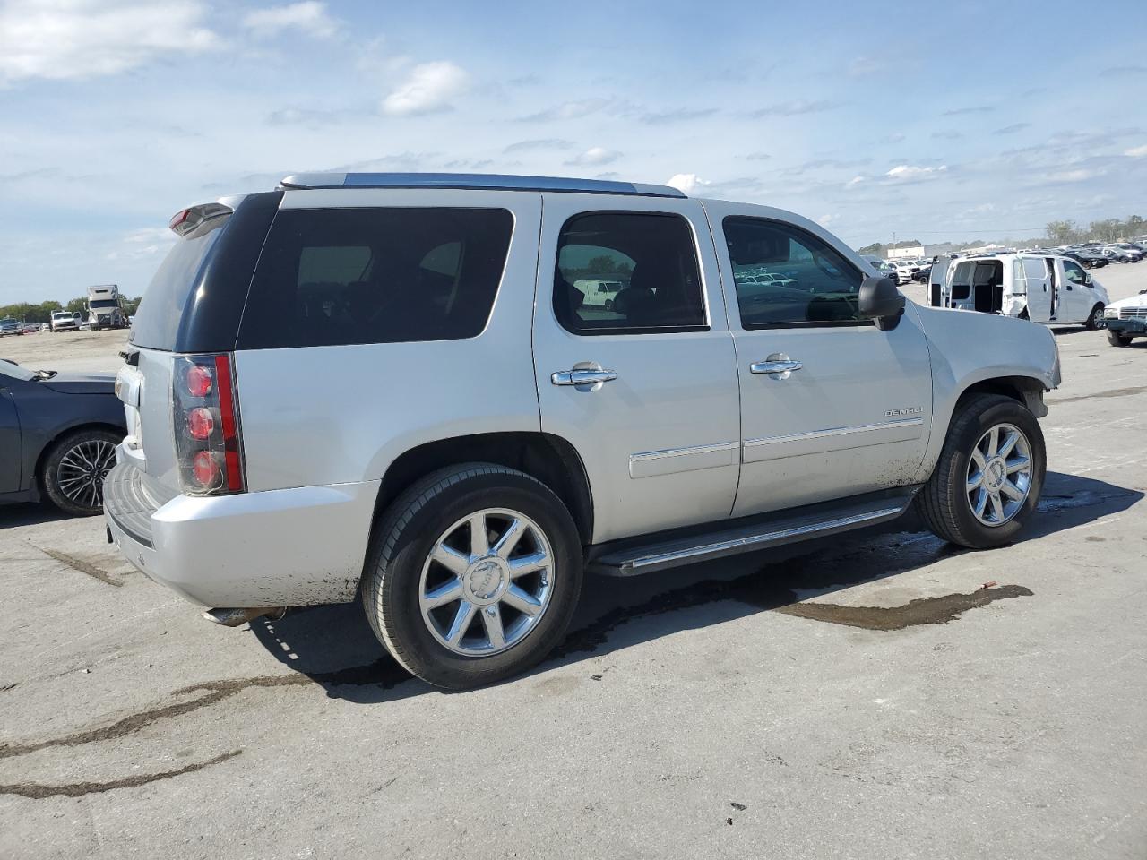 2011 GMC Yukon Denali - Фото 3