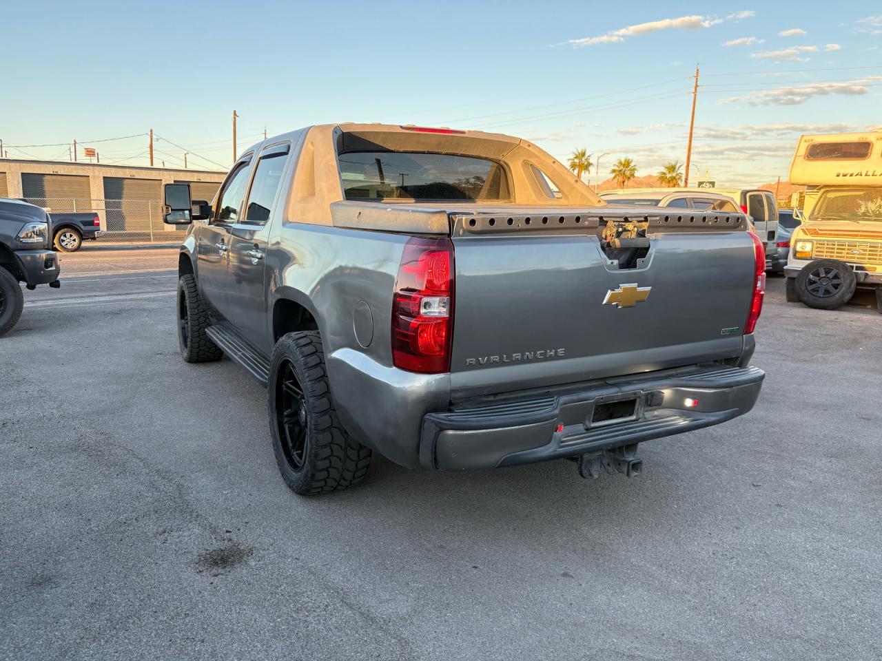 2007 Chevrolet Avalanche C1500 - Image 3