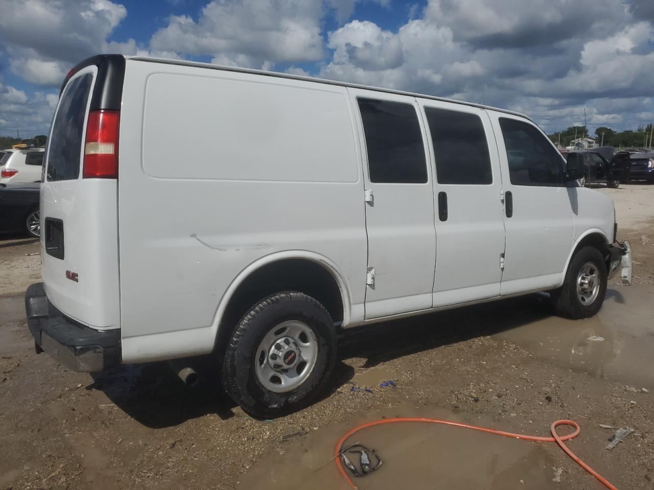 2014 GMC Savana G2500 - Image 3