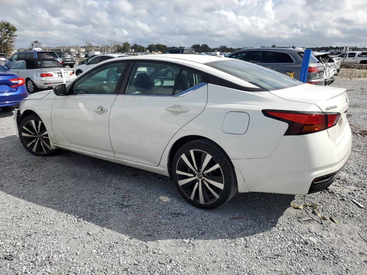 2019 Nissan Altima Sr - Фото 2