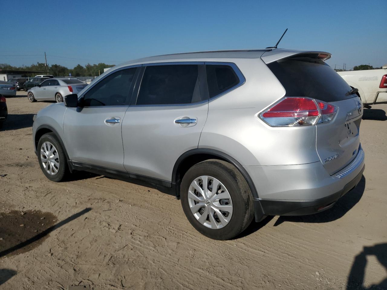 2015 Nissan Rogue S - Фото 2
