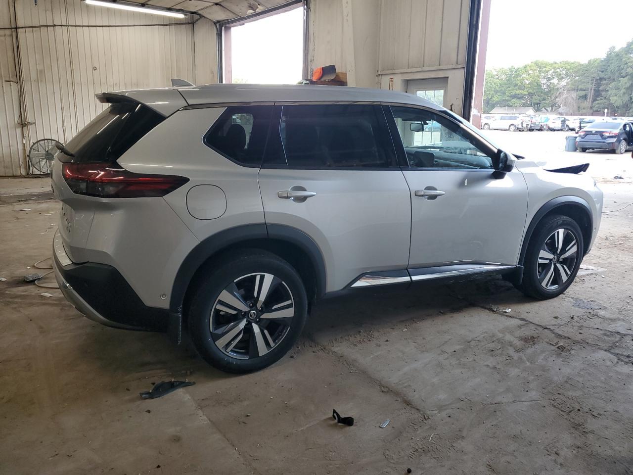 2021 Nissan Rogue Platinum - Фото 3
