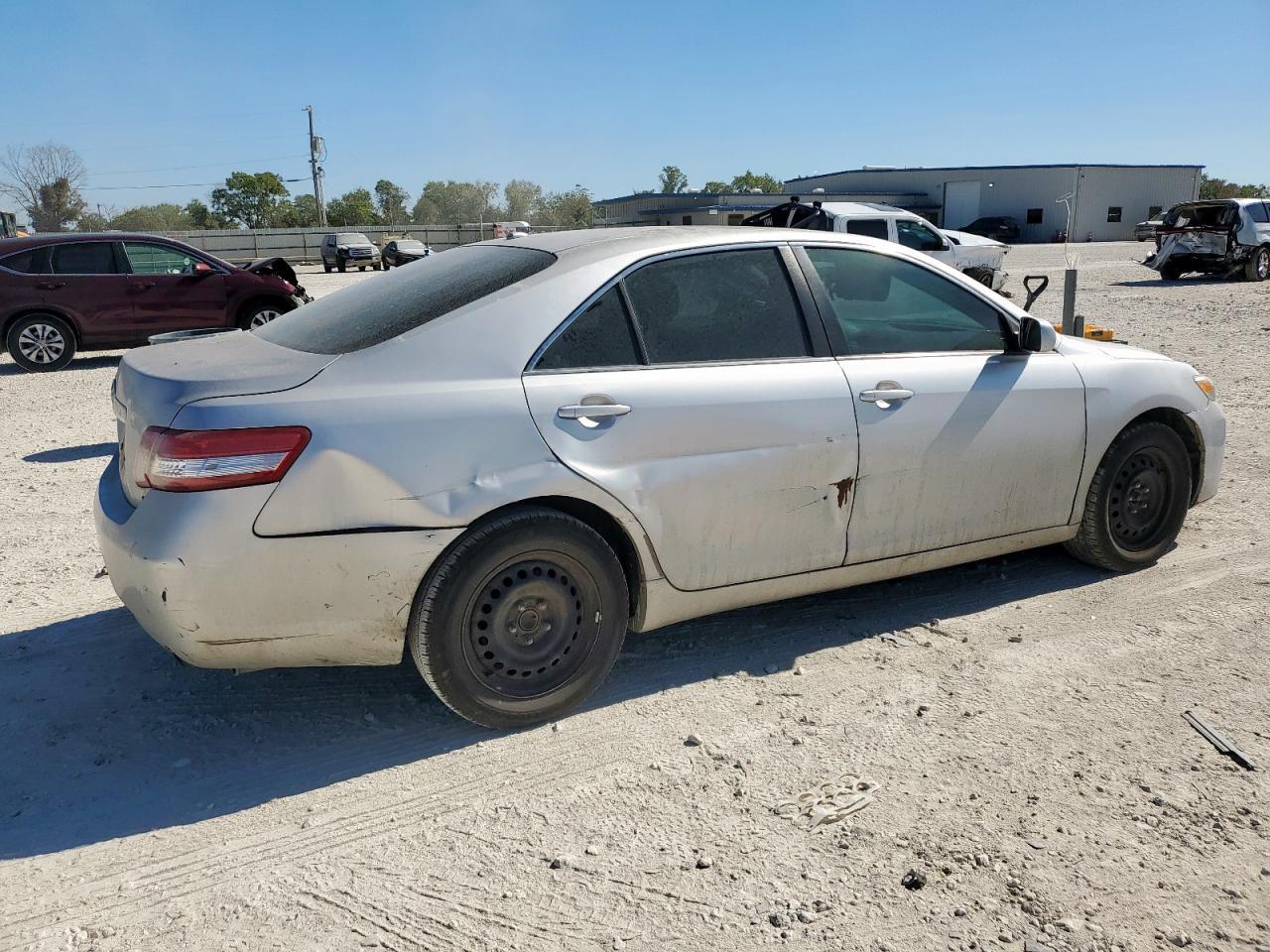 2011 Toyota Camry Base - Фото 3