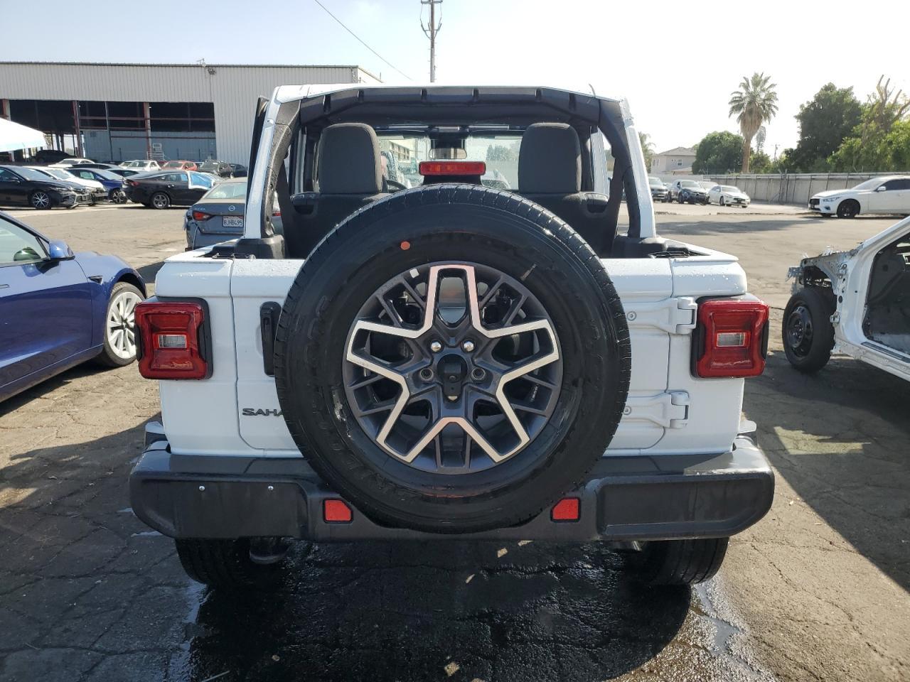 2025 Jeep Wrangler Sahara - Фото 6