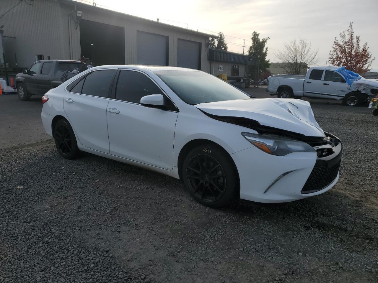 2016 Toyota Camry Le - Фото 4