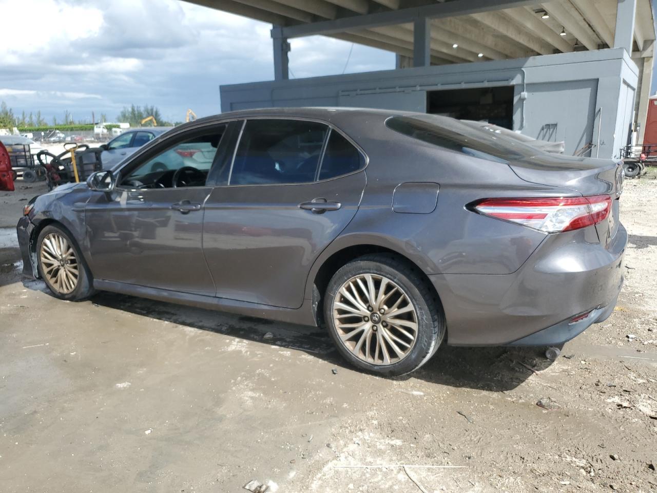 2018 Toyota Camry L - Фото 2