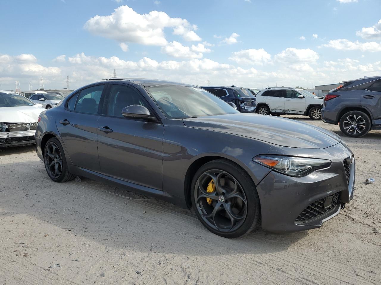 2019 Alfa Romeo Giulia Ti - Image 4