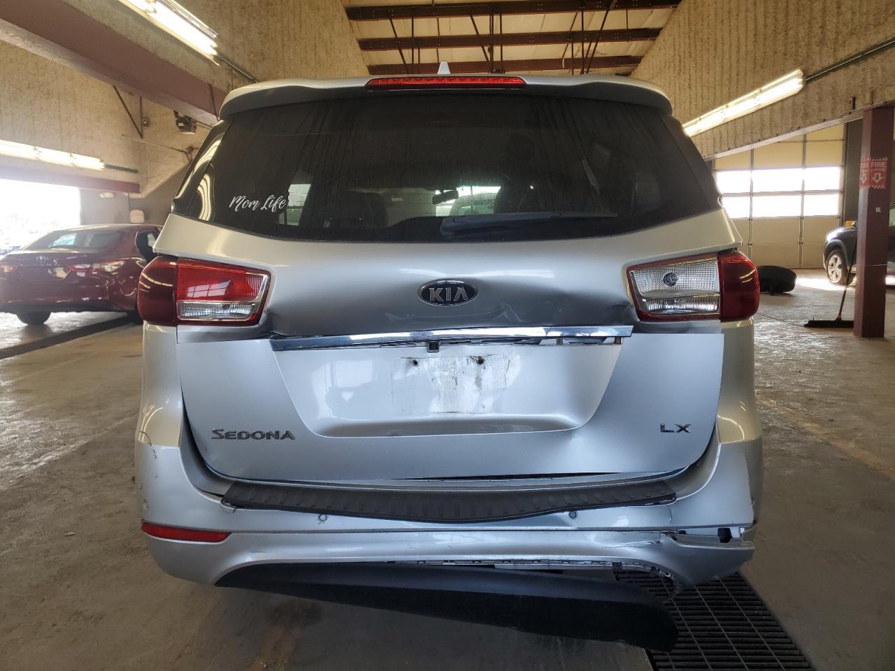 2016 Kia Sedona Lx - Image 6