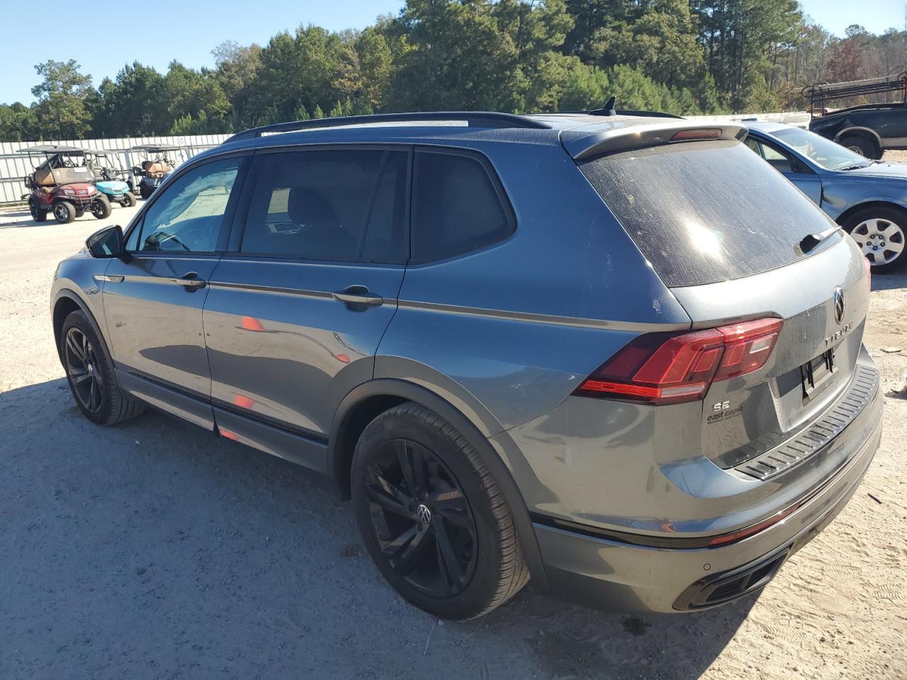 2024 Volkswagen Tiguan Se R-Line Black - Image 2