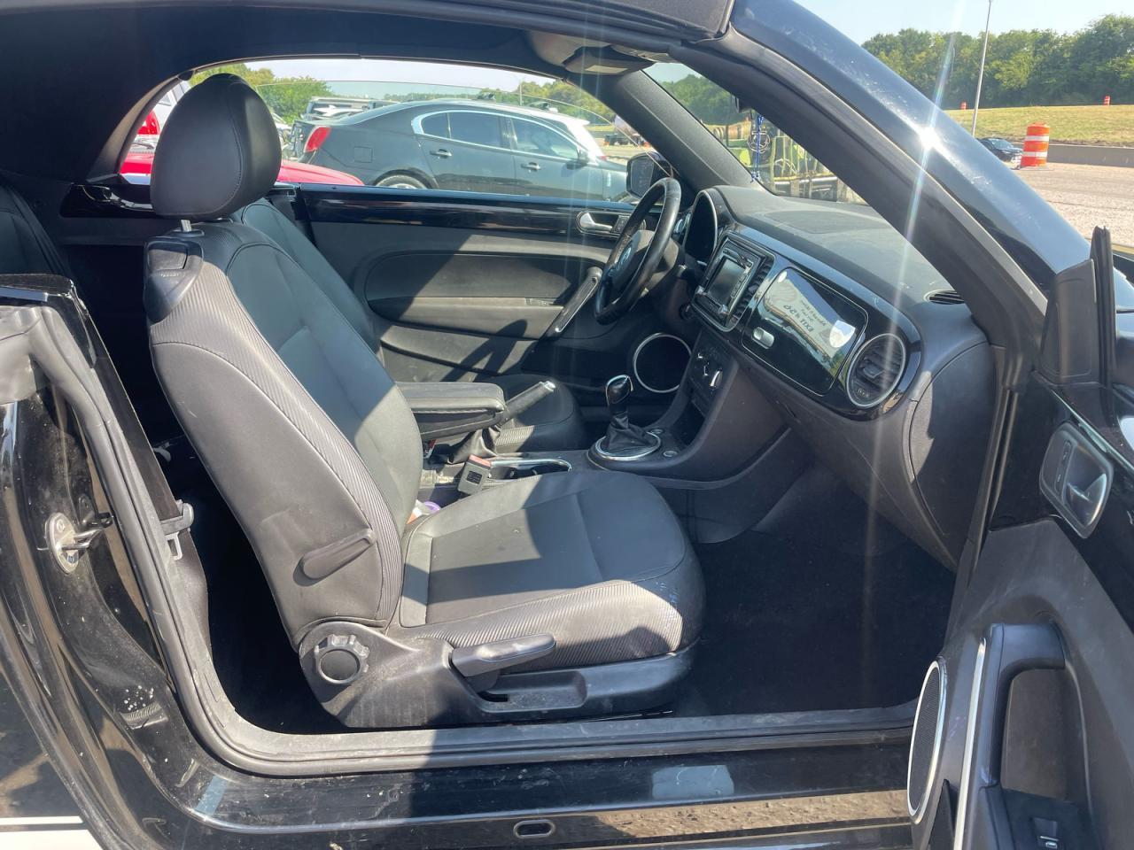 2014 Volkswagen Beetle - Image 5