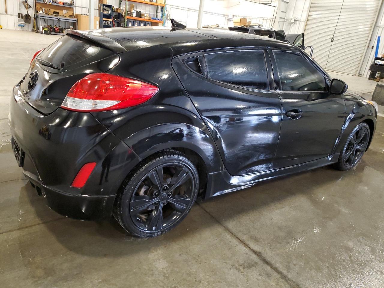 2016 Hyundai Veloster - Фото 3
