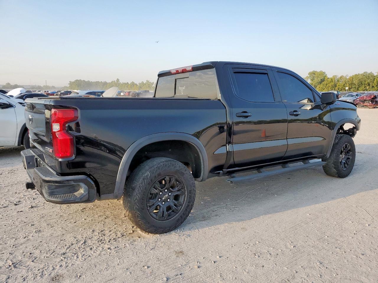 2022 Chevrolet Silverado K1500 Zr2 - Фото 3