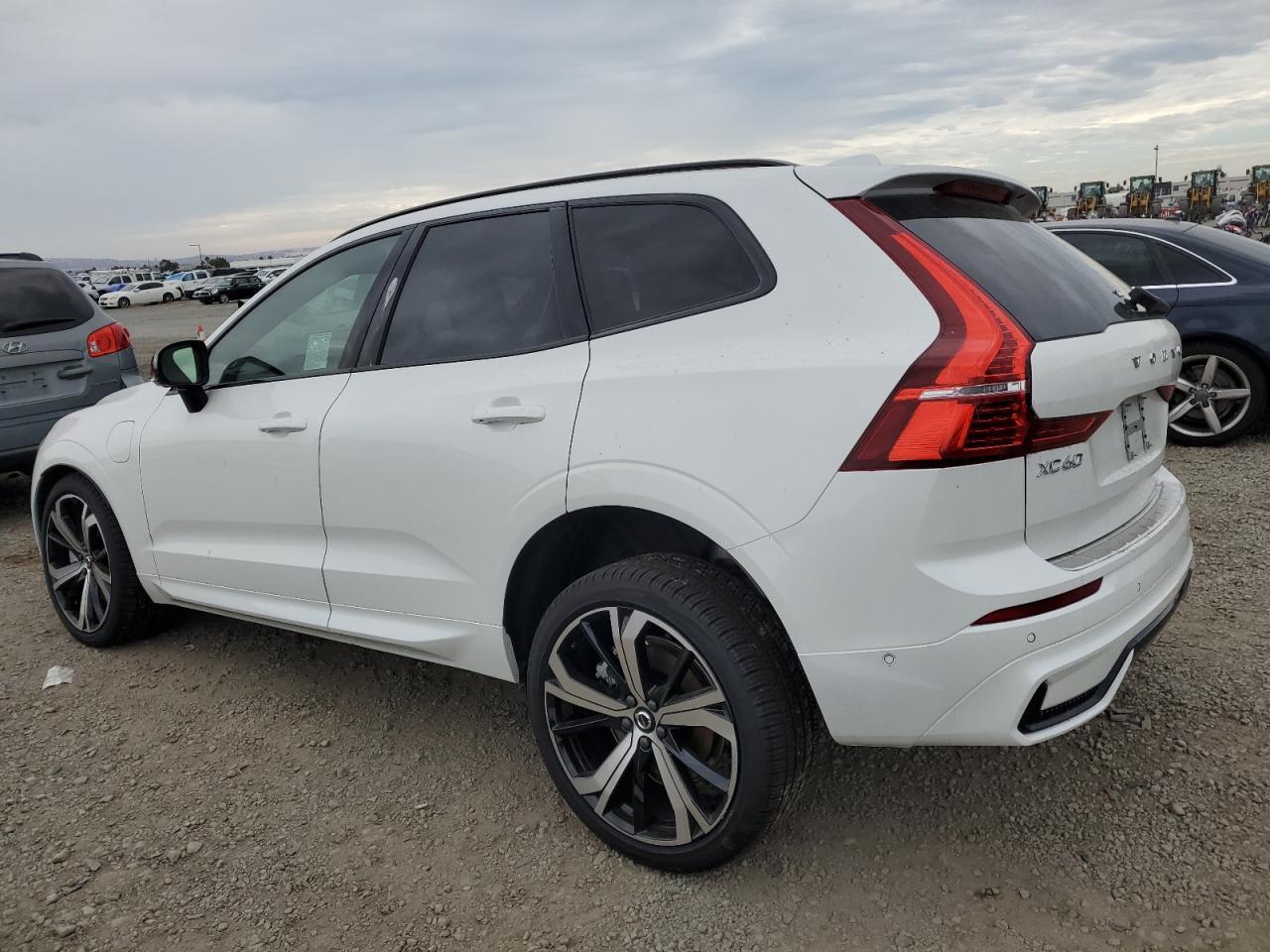 2025 Volvo Xc60 Ultra - Фото 2