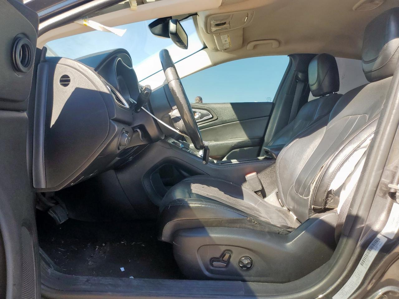 2017 Chrysler 200 Limited - Image 7