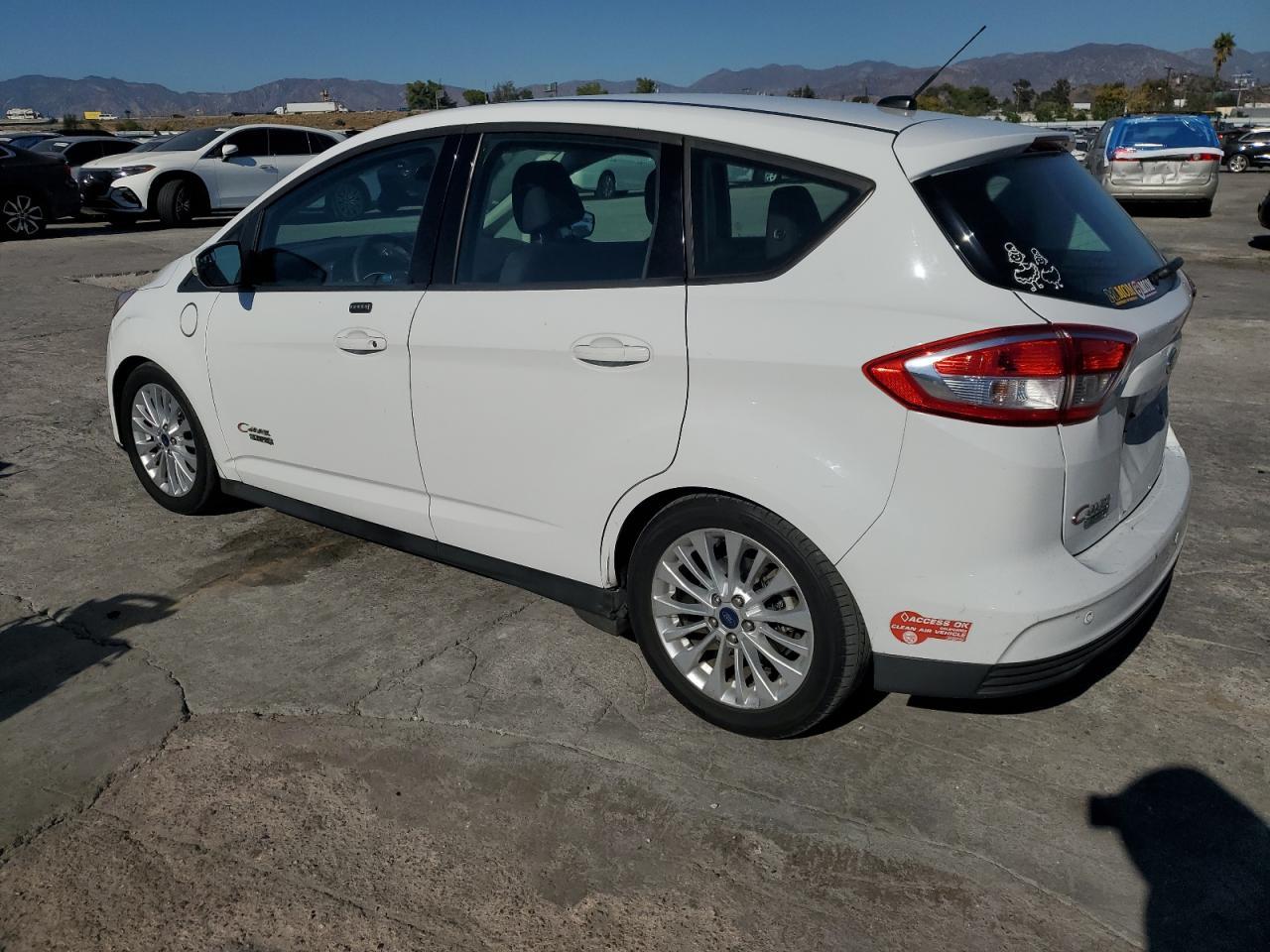 2017 Ford C-Max Se - Фото 2