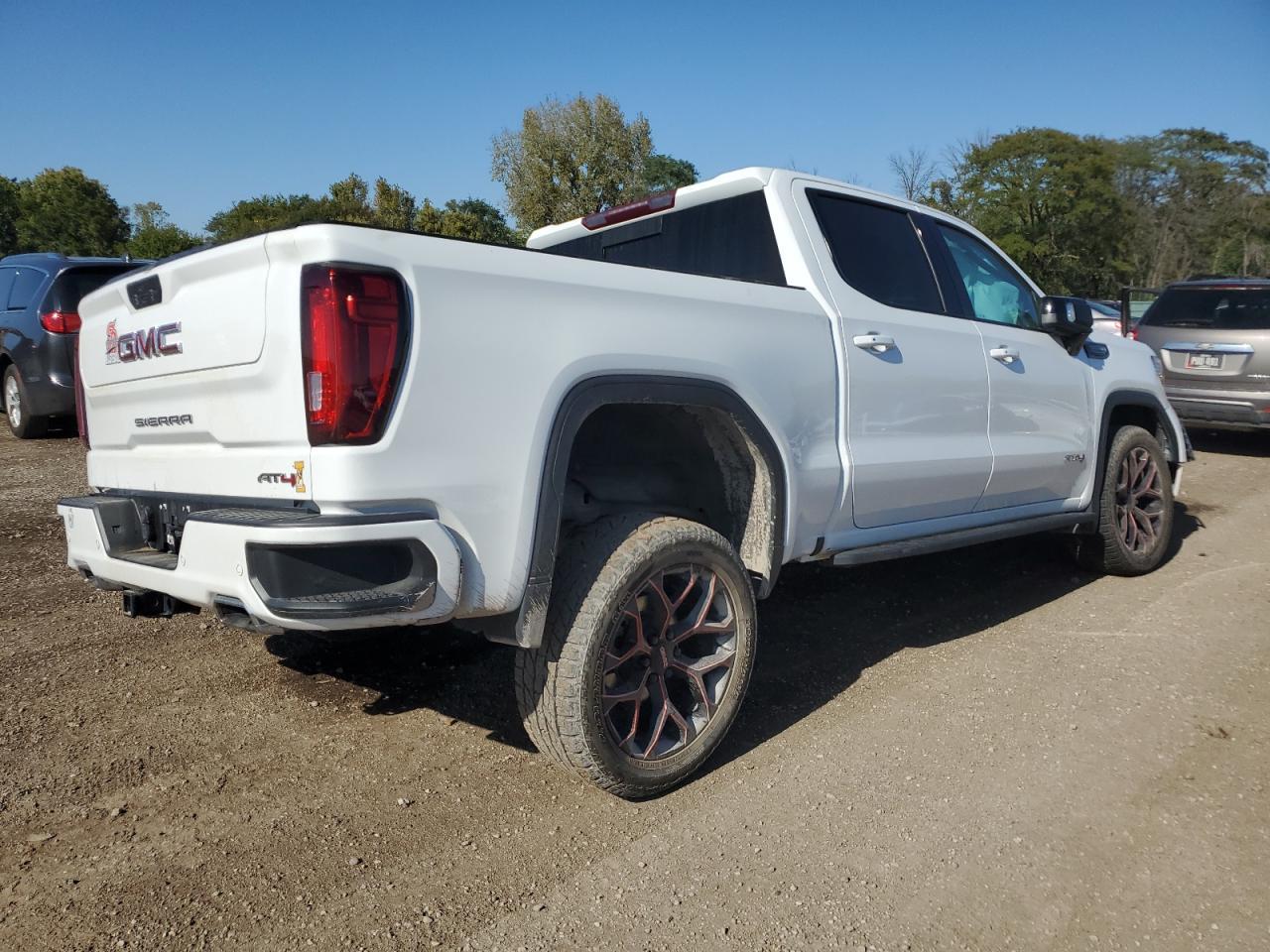 2021 GMC Sierra K1500 At4 - Фото 3