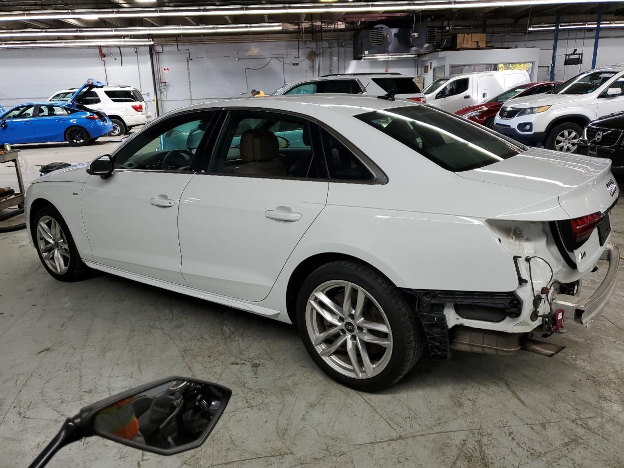 2021 Audi A4 Premium Plus 45 - Фото 2