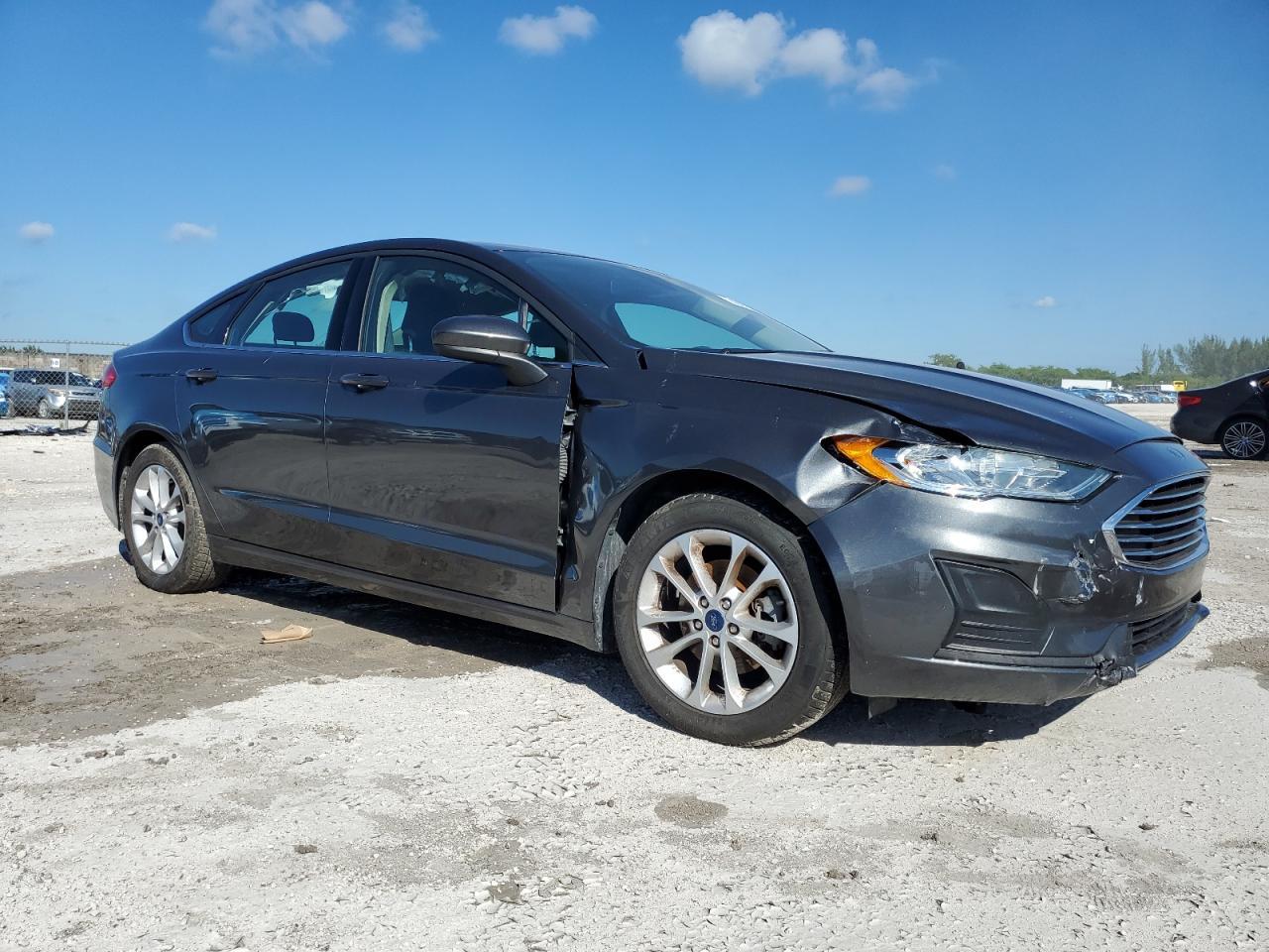 2020 Ford Fusion Se - Image 4