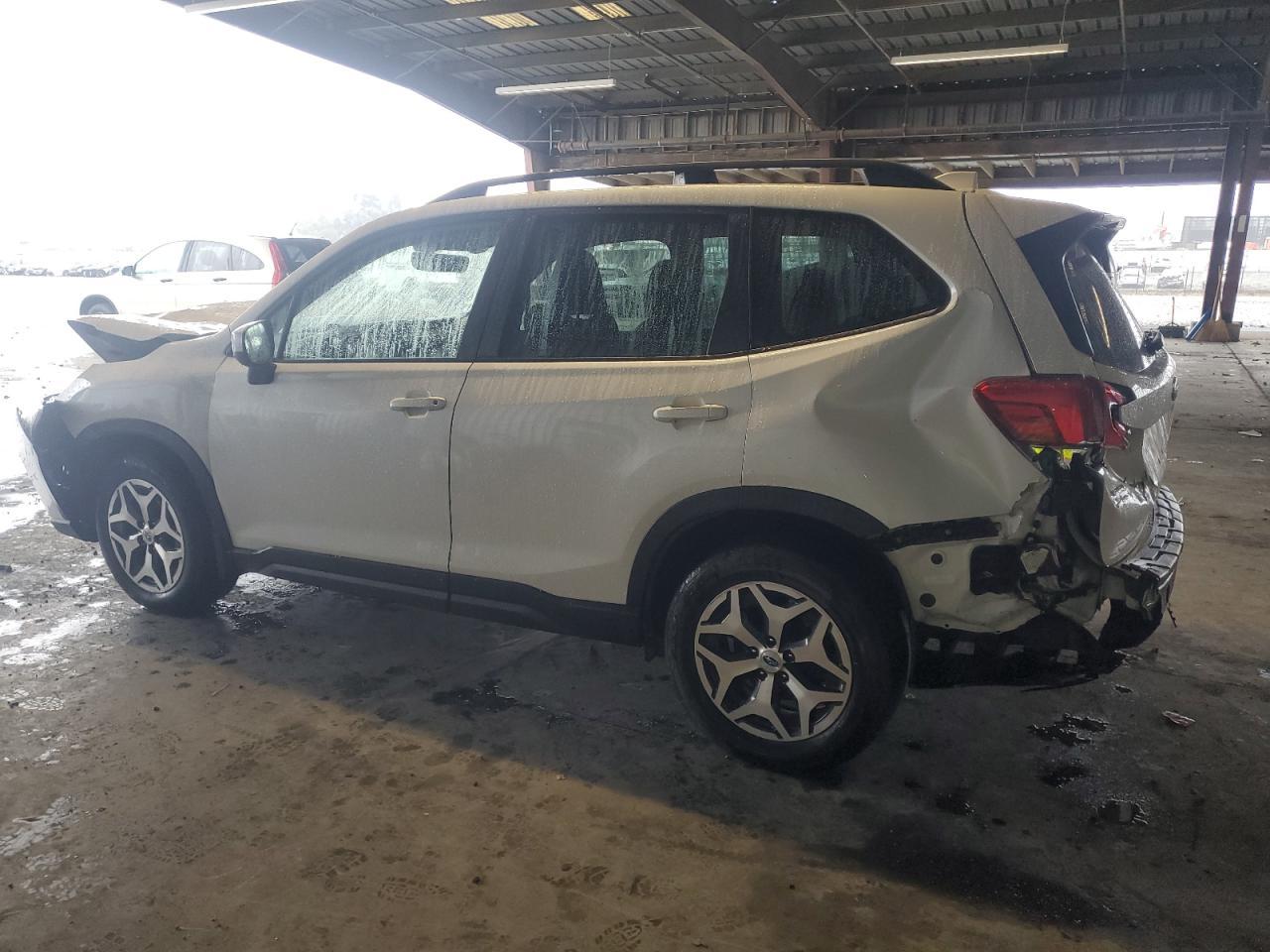 2021 Subaru Forester Premium - Фото 2