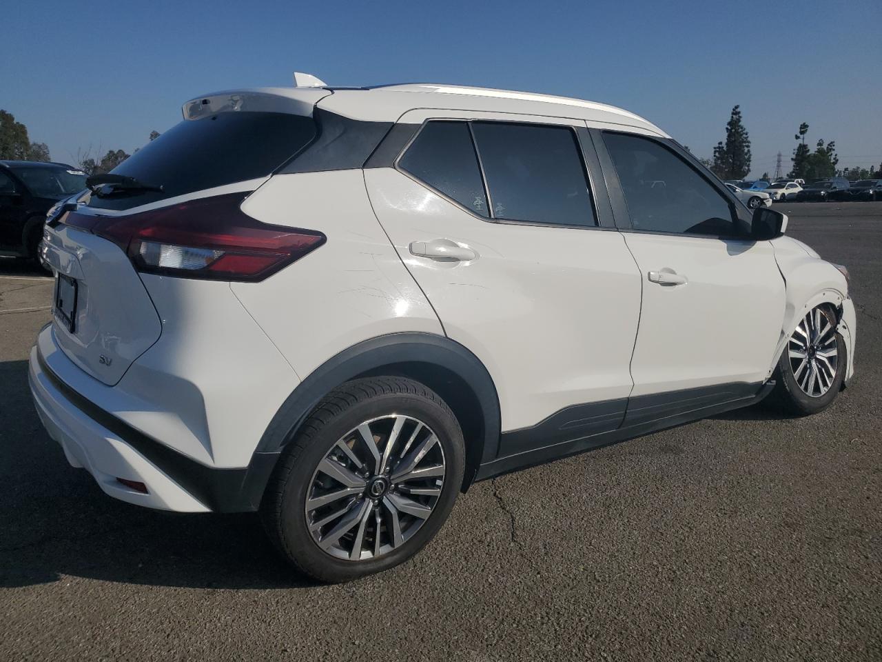 2021 Nissan Kicks Sv - Image 3