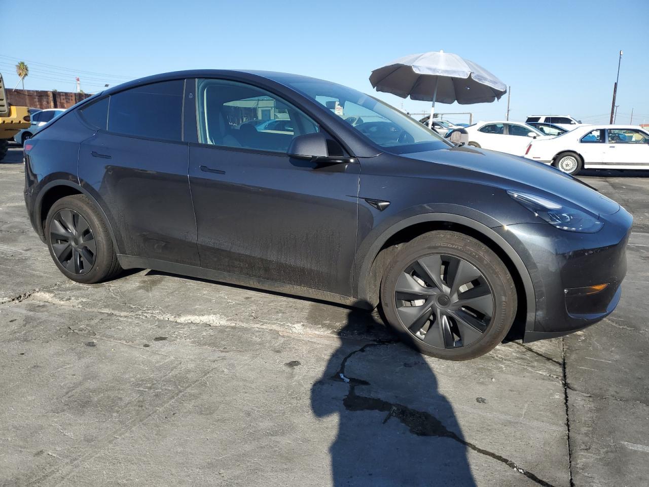 2025 Tesla Model Y - Фото 4