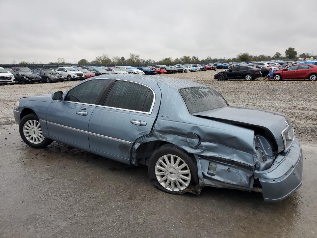 2003 Lincoln Town Car Signature - Фото 2